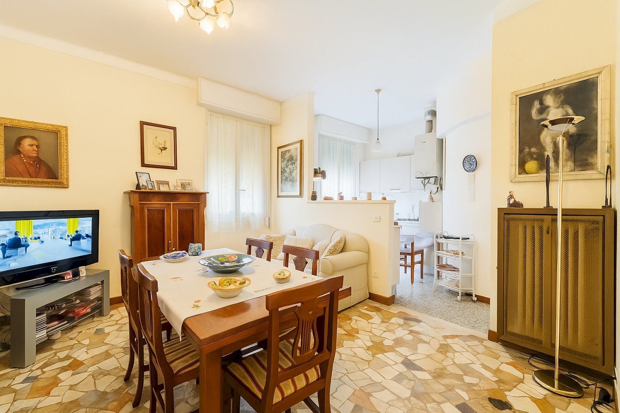 20251204_2231_Soggiorno Elegante Ristrutturato_rem - Trilocale Via Gerolamo Savoldo 2, Brescia - foto 2