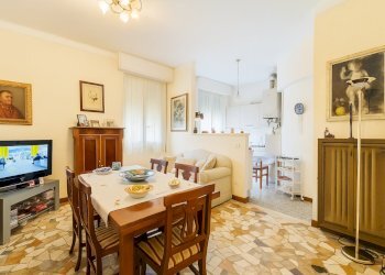 20251204_2231_Soggiorno Elegante Ristrutturato_rem - Trilocale Via Gerolamo Savoldo 2, Brescia - foto 2