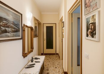 20251205_0901_Corridoio Elegante Ristrutturato_rem - Trilocale Via Gerolamo Savoldo 2, Brescia - foto 5