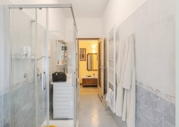 20251204_2223_Bagno Elegante Perfettamente Illumin - Trilocale Via Gerolamo Savoldo 2, Brescia - foto 9