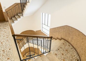 20251205_1201_Scala Interna Professionale_remix_01 - Trilocale Via Gerolamo Savoldo 2, Brescia - foto 12