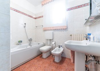 Villa_Brescia_via_lamarmora_Bagno_p1_1.jpg - Villa a Schiera Via Boves 21, Brescia - foto 29