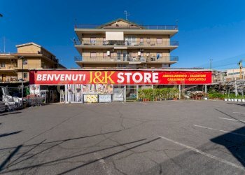 Bottega Cinesi Nizzeti (1).jpg - Centro commerciale Via Nizzeti 6, Aci Catena - foto 1