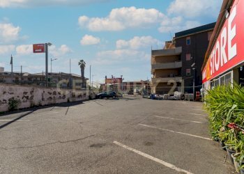 Bottega Cinesi Nizzeti (4).jpg - Centro commerciale Via Nizzeti 6, Aci Catena - foto 4