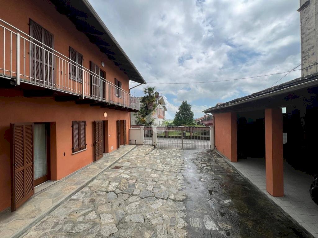 Three-room apartment Via Circonvallazione, Envie - photo 1