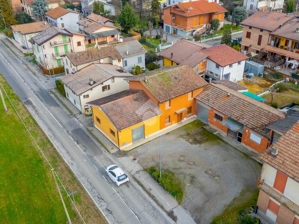 Casa indipendente Casa indipendente con capannone Via Dante Freddi, Reggio nell'Emilia - foto 1
