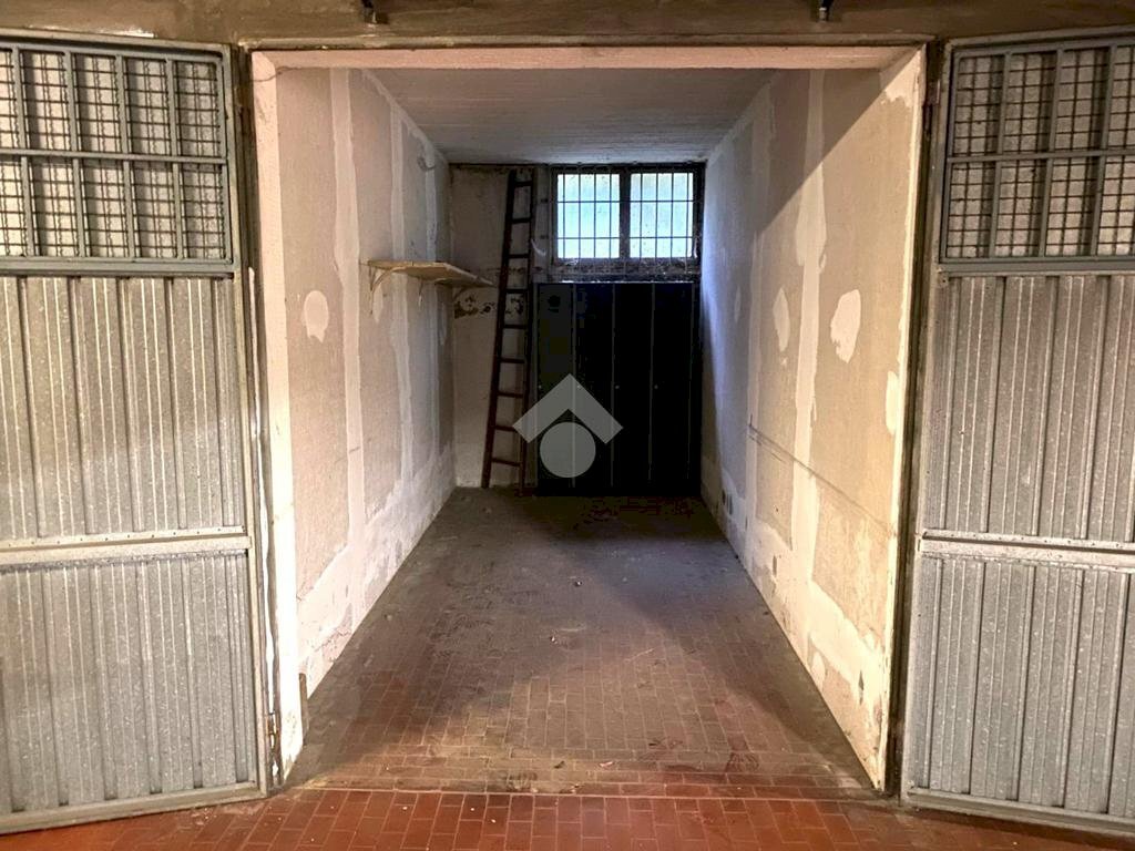 Box Via Ferrarese, Bologna (neighborhood Bolognina) - photo 3