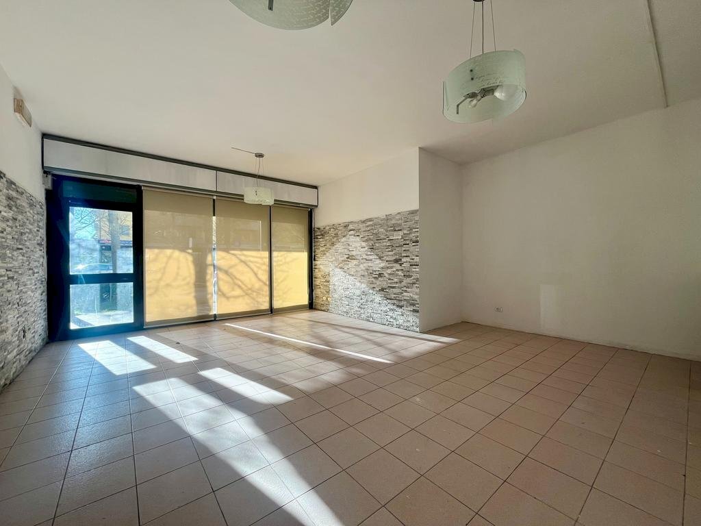 Shop Viale Leon Battista Alberti, Ravenna - photo 1