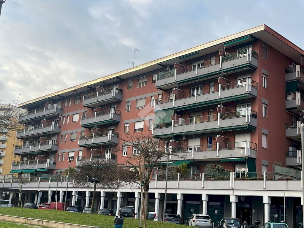 Three-room apartment Via Marzabotto, Sesto San Giovanni - photo 1