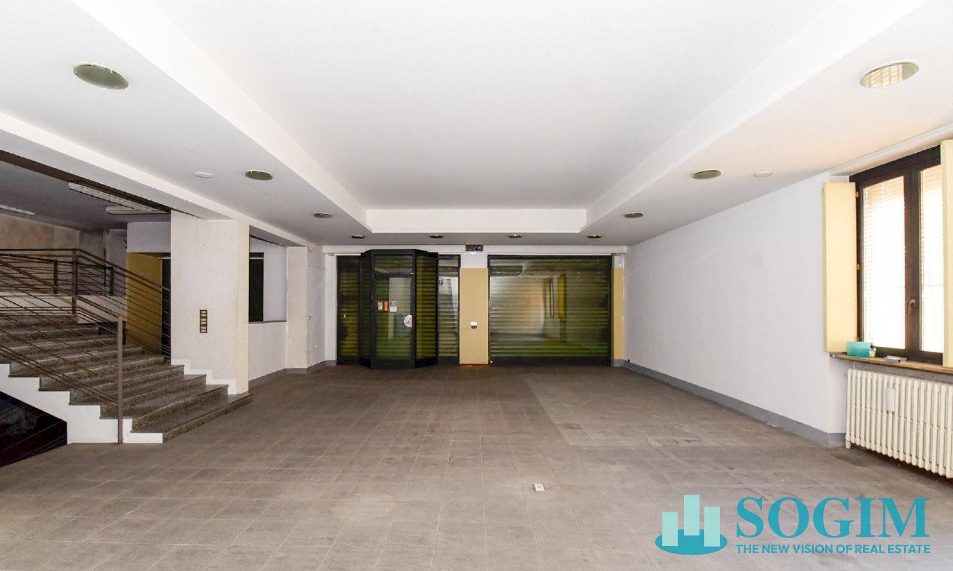 Foto 3 - Locale Commerciale via Vittorio Emanuele
 
14, Lazzate - foto 3