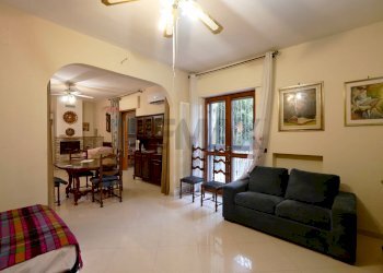 Sala da pranzo - Villa Via Giulio Petroni
 
136, Bari - foto 13