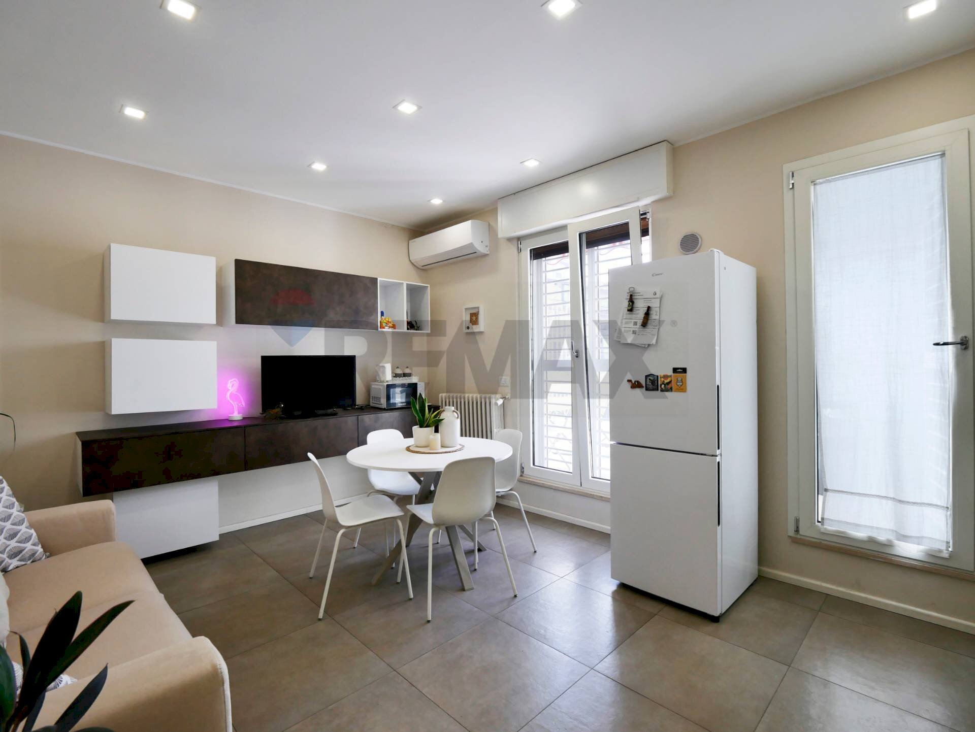 Sala da pranzo - Bilocale Via Pavoncelli
 
77, Bari - foto 3