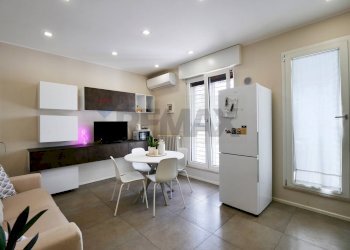 Sala da pranzo - Bilocale Via Pavoncelli
 
77, Bari - foto 3