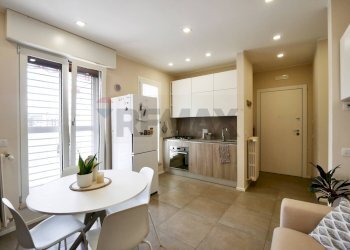 Sala da pranzo - Bilocale Via Pavoncelli
 
77, Bari - foto 4