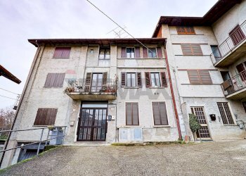 Edificio all\'aperto - Trilocale Via Leggiuno
 
36, Laveno-Mombello - foto 1