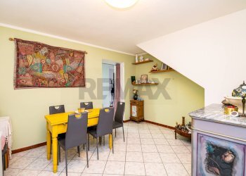 Sala da pranzo - Trilocale Via Leggiuno
 
36, Laveno-Mombello - foto 3