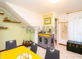 Sala da pranzo - Trilocale Via Leggiuno
 
36, Laveno-Mombello - foto 4