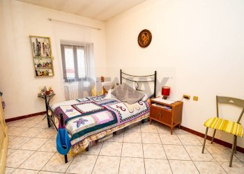 Camera / camera da letto - Trilocale Via Leggiuno
 
36, Laveno-Mombello - foto 8