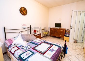 Camera / camera da letto - Trilocale Via Leggiuno
 
36, Laveno-Mombello - foto 9