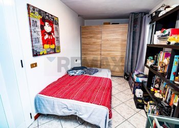 Camera / camera da letto - Trilocale Via Leggiuno
 
36, Laveno-Mombello - foto 12