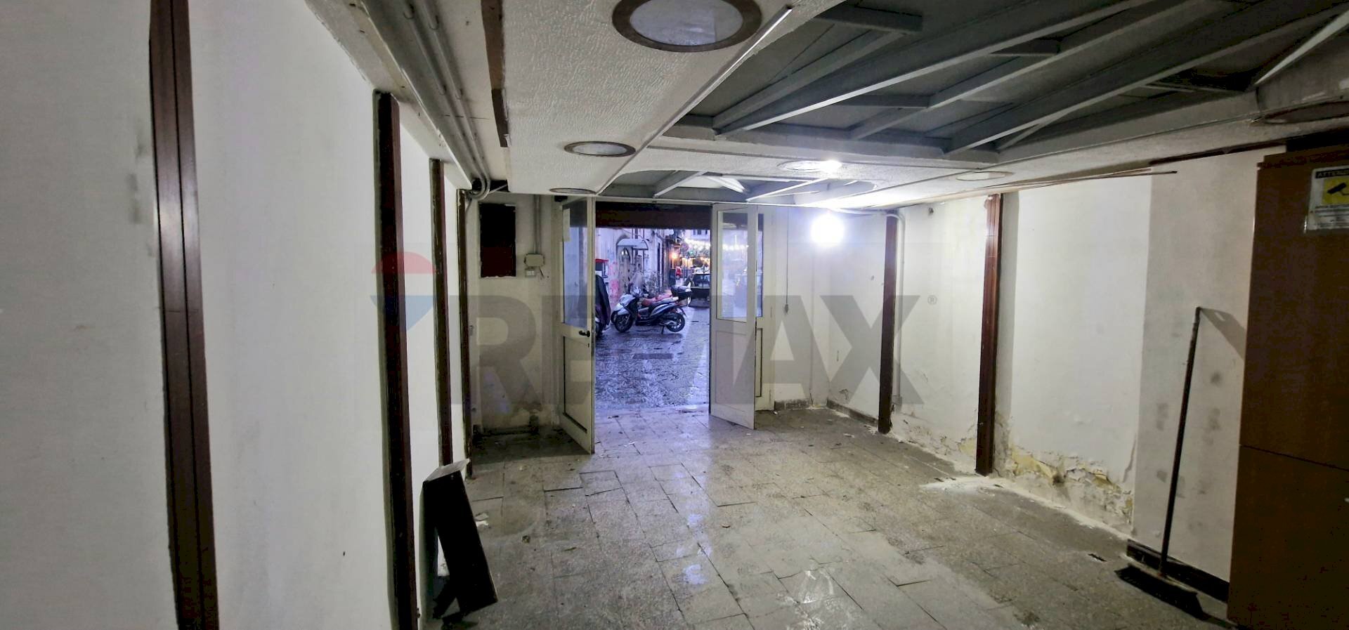 Hall / corridoio - Shop Piazzetta Principessa Margherita
 
82, Napoli - photo 1