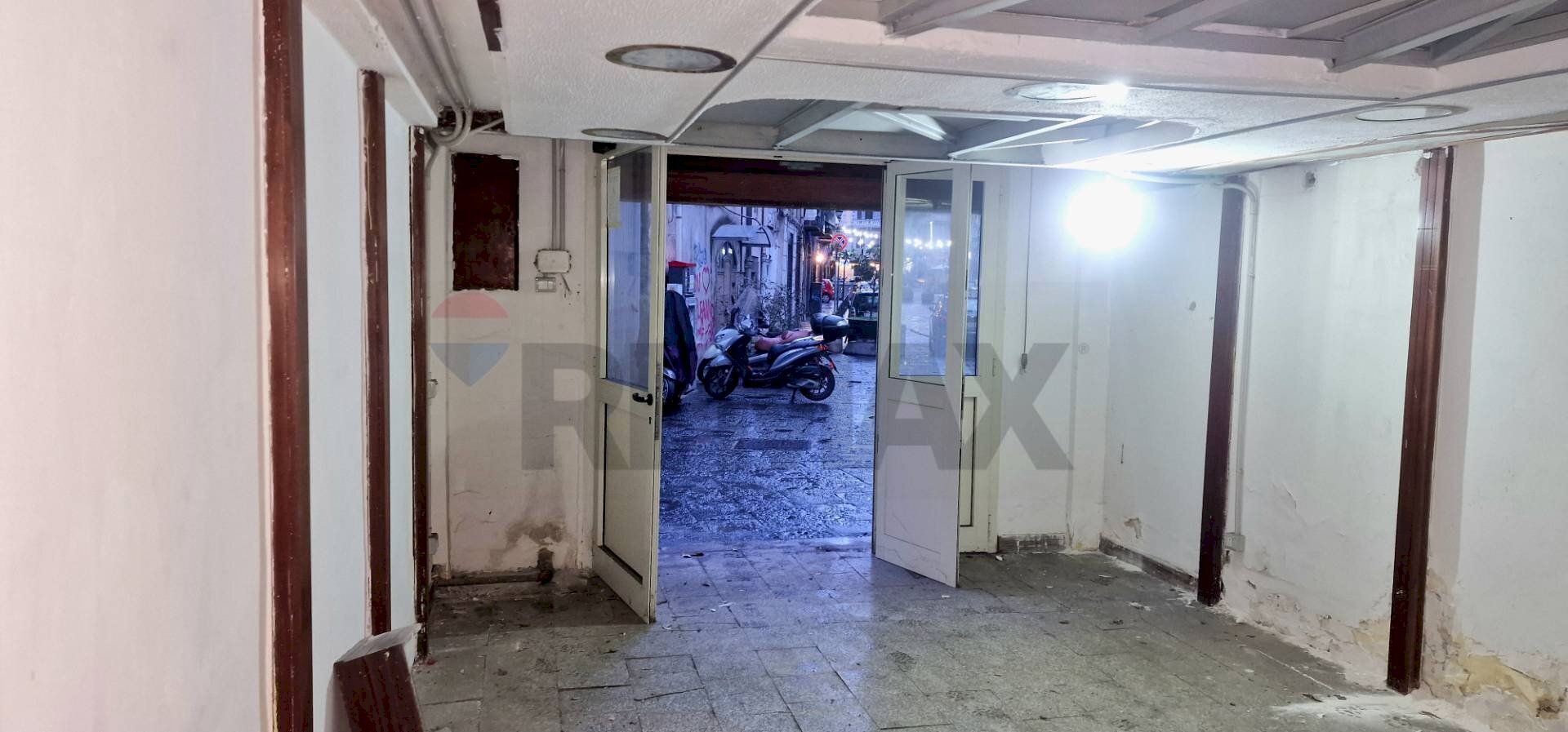 Hall / corridoio - Shop Piazzetta Principessa Margherita
 
82, Napoli - photo 3