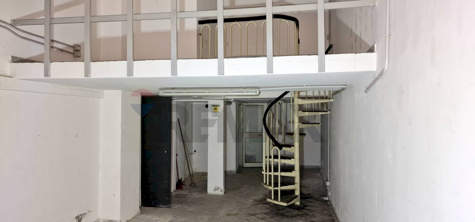 Scale - Shop Piazzetta Principessa Margherita
 
82, Napoli - photo 2