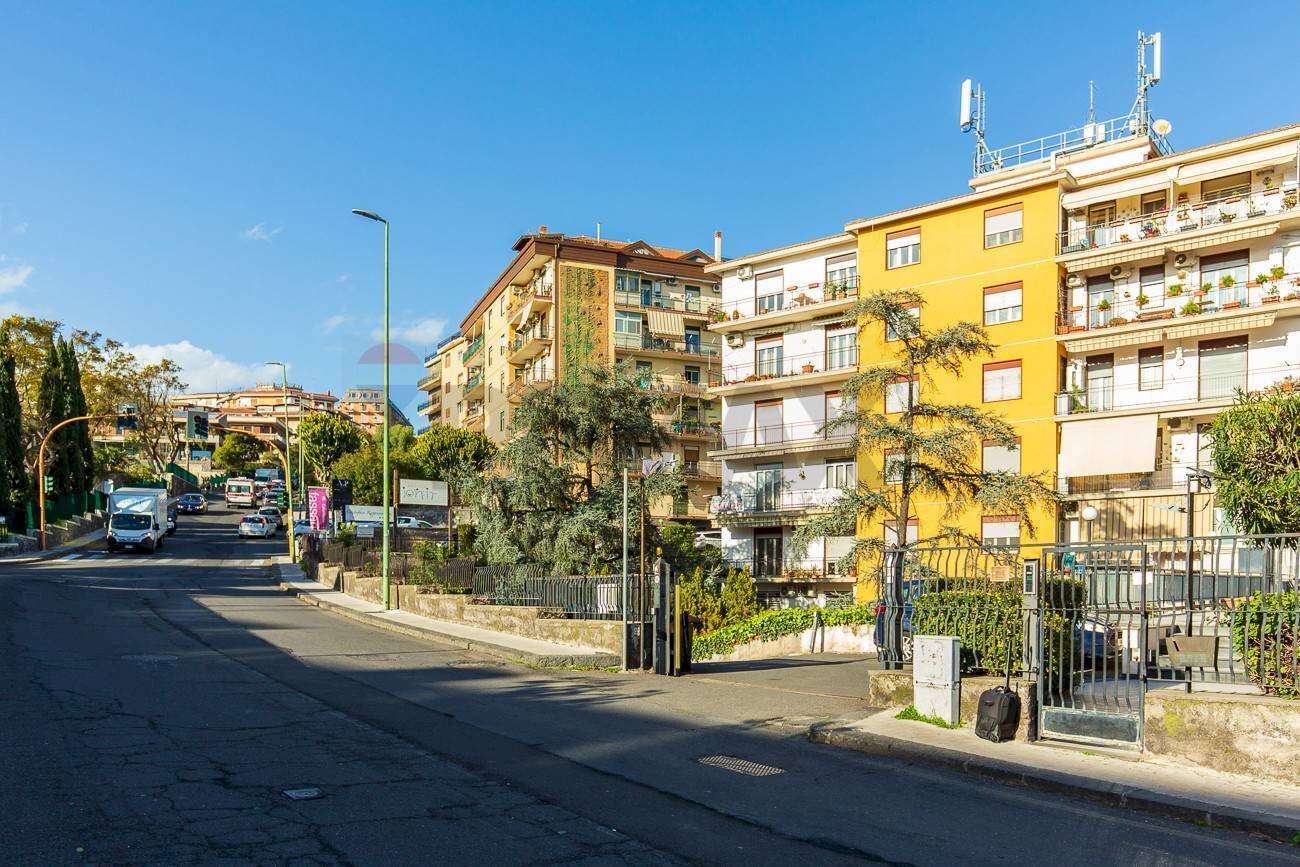 Edificio all\'aperto - Locale Commerciale via XX Settembre
 
85, San Gregorio di Catania - foto 2