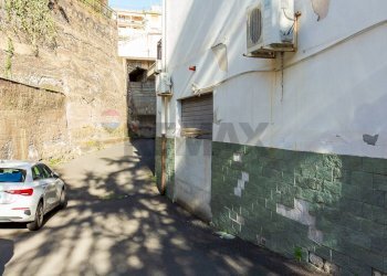 Edificio all\'aperto - Locale Commerciale via XX Settembre
 
85, San Gregorio di Catania - foto 4