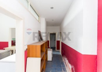 Hall / corridoio - Locale Commerciale via XX Settembre
 
85, San Gregorio di Catania - foto 10