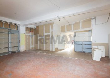 Parcheggio - Locale Commerciale via XX Settembre
 
85, San Gregorio di Catania - foto 17