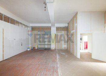 Stanza vuota - Locale Commerciale via XX Settembre
 
85, San Gregorio di Catania - foto 18