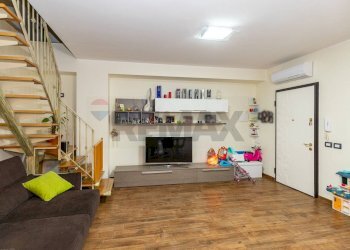 Soggiorno - Quadrilocale Via Santa Maria dei Monti
 
12, Mascalucia - foto 3