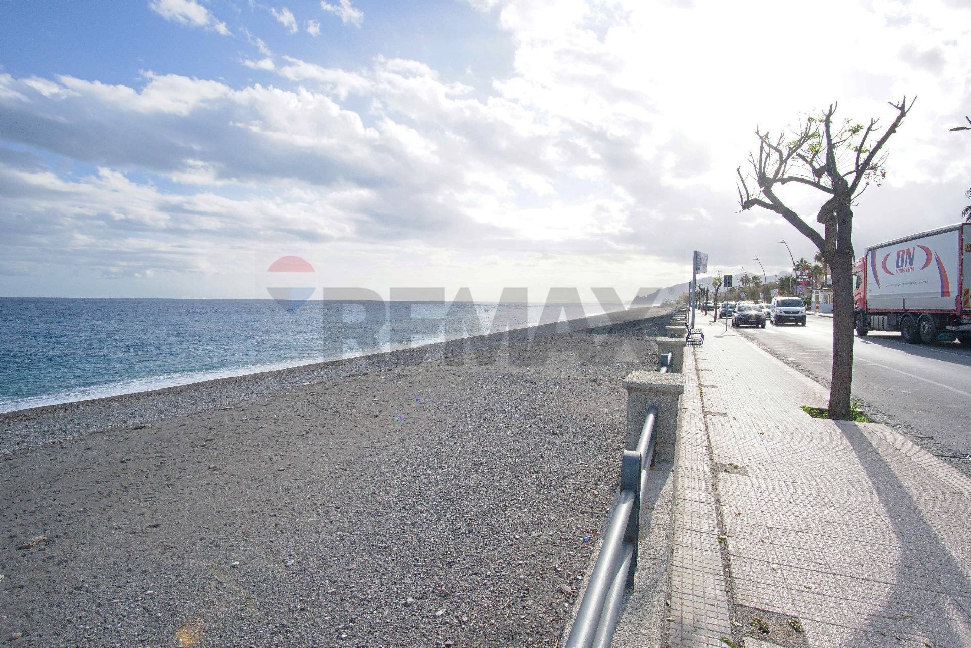 Vista dell\'acqua - Monolocale Via Piccolo Torrente Pagliara
1, Roccalumera - foto 3