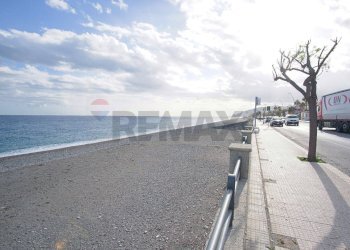 Vista dell\'acqua - Monolocale Via Piccolo Torrente Pagliara
 
1, Roccalumera - foto 3