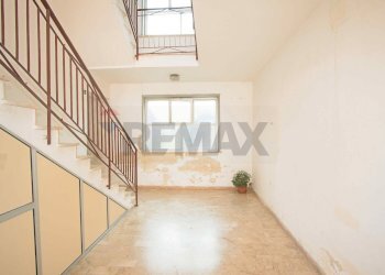 Hall / corridoio - Monolocale Via Piccolo Torrente Pagliara
 
1, Roccalumera - foto 26