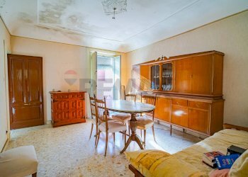 Sala da pranzo - Casa indipendente Via Rocche
 
41/43, Paterno - foto 1