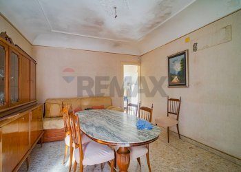 Sala da pranzo - Casa indipendente Via Rocche
 
41/43, Paterno - foto 2