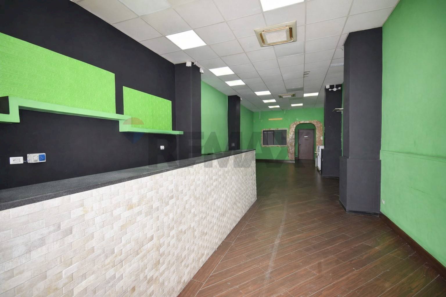 Hall / corridoio - Locale Commerciale Via Poulet
 
56, Catania - foto 3