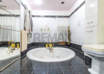 Bagno - Quadrilocale corso vittorio emanuele
 
24, Caltagirone - foto 14