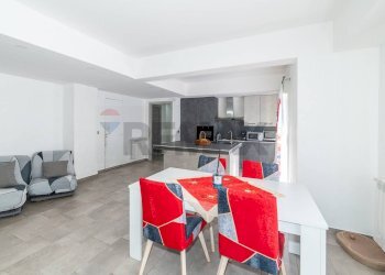 Sala da pranzo - Quadrilocale Via Giuseppe Marcellino
 
8, Catania - foto 24