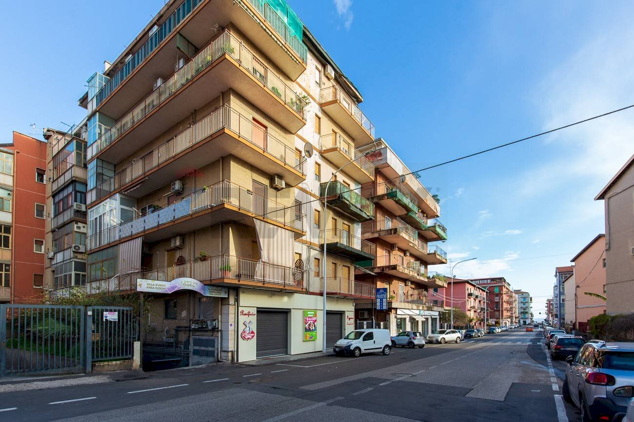 Edificio all\'aperto - Trilocale Via Armando Diaz
 
42, Catania - foto 2