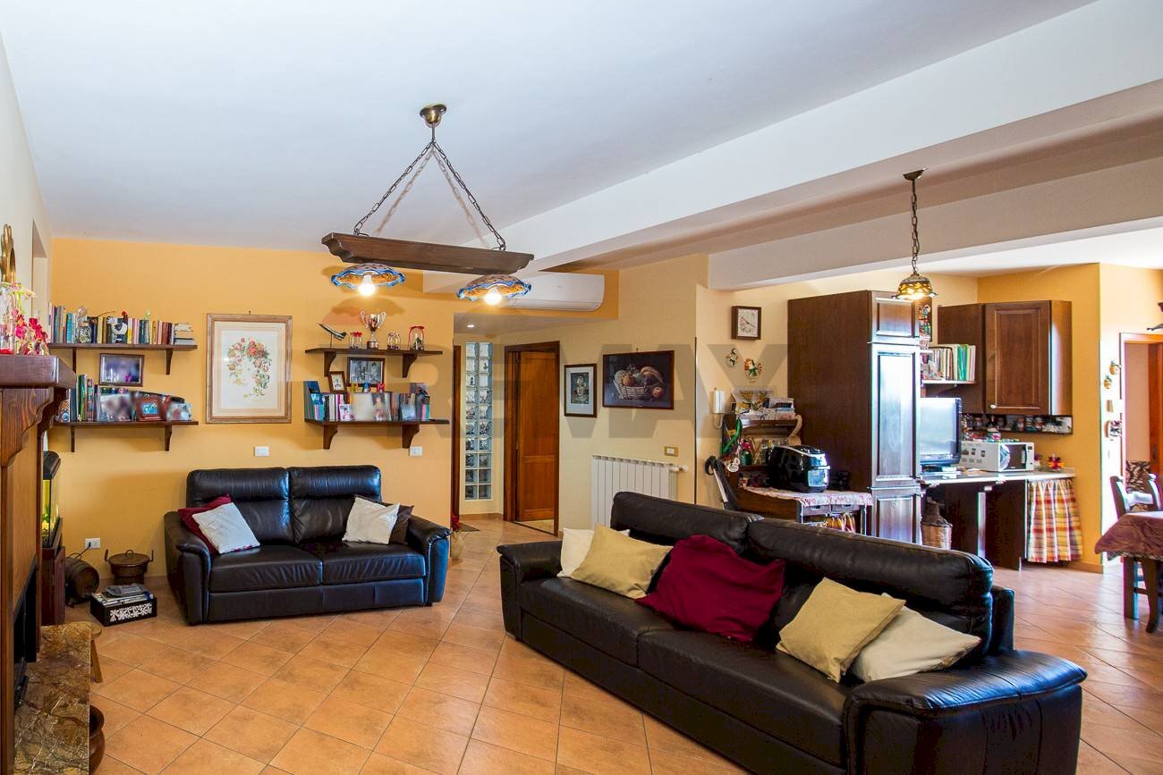 Soggiorno - Villa via leonardo sciascia
 
25, Nicolosi - foto 3