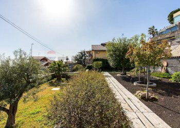 Giardino - Villa via leonardo sciascia
 
25, Nicolosi - foto 33