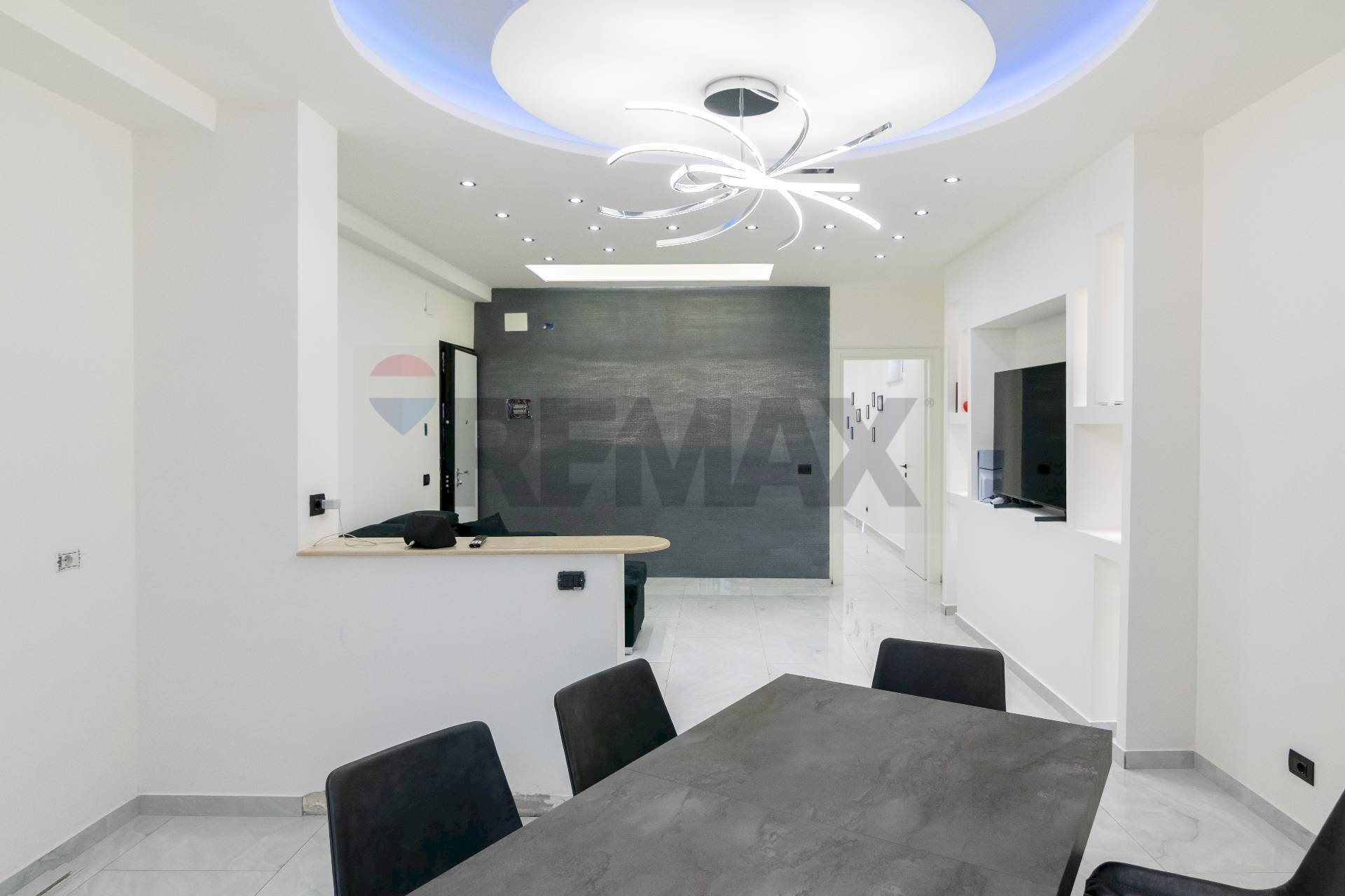 Sala da pranzo - Quadrilocale via del pompelmo
 
18, Catania - foto 1