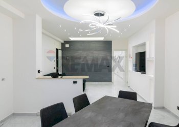 Sala da pranzo - Quadrilocale via del pompelmo
 
18, Catania - foto 1