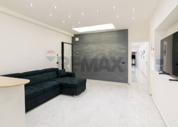 Soggiorno - Quadrilocale via del pompelmo
 
18, Catania - foto 2