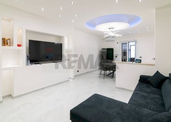 Soggiorno - Quadrilocale via del pompelmo
 
18, Catania - foto 3