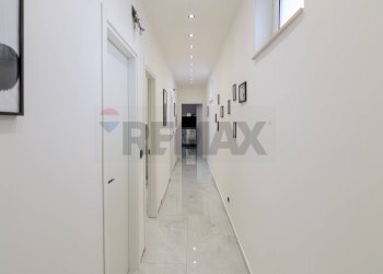 Hall / corridoio - Quadrilocale via del pompelmo
 
18, Catania - foto 5