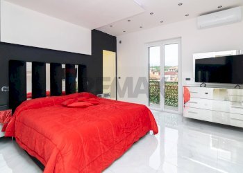 Camera / camera da letto - Quadrilocale via del pompelmo
 
18, Catania - foto 9